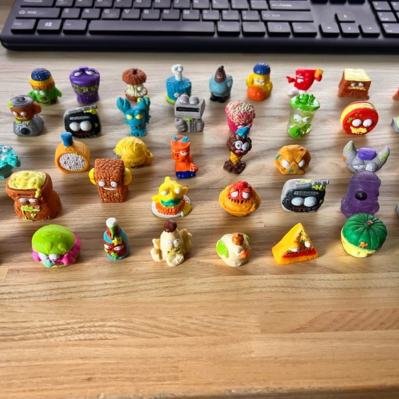 The Trash Pack Lot 230 toys garbage truck toilet grocery gang 3 chests RARE - Picture 4 of 11